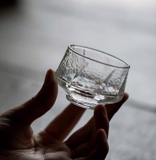 Handgemachtes Hammermuster im japanischen Stil, das kleine Glas-Teetassen riecht - 6 Stück