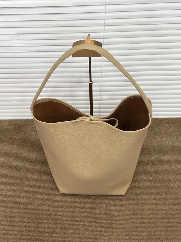 TROW - Leder Große Tote