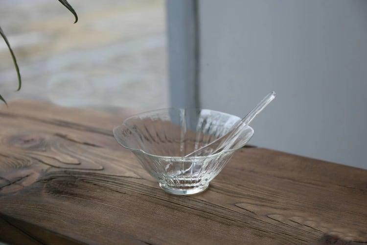 Japanisches Hochtemperatur-resistentes Blumenförmiges Glas Teeschale & Löffel-Set | Chawan Set