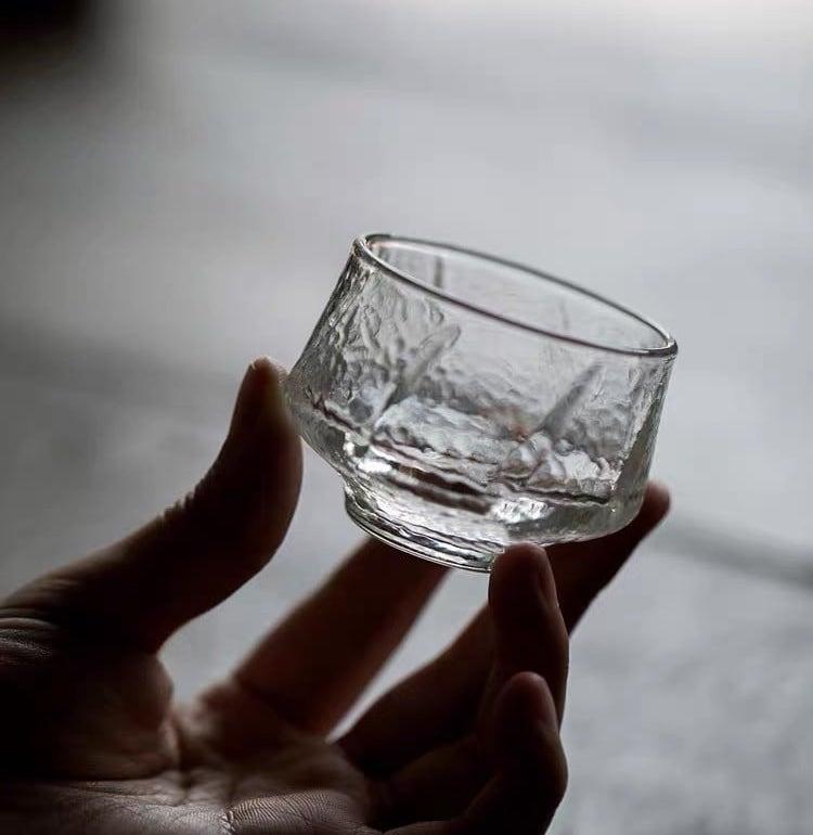 Handgemachtes Hammermuster im japanischen Stil, das kleine Glas-Teetassen riecht - 6 Stück