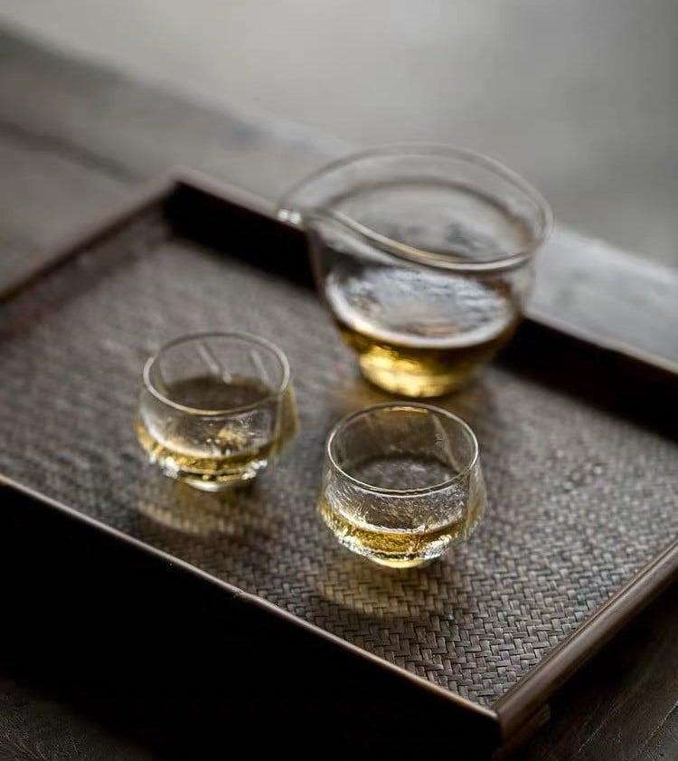 Handgemachtes Hammermuster im japanischen Stil, das kleine Glas-Teetassen riecht - 6 Stück