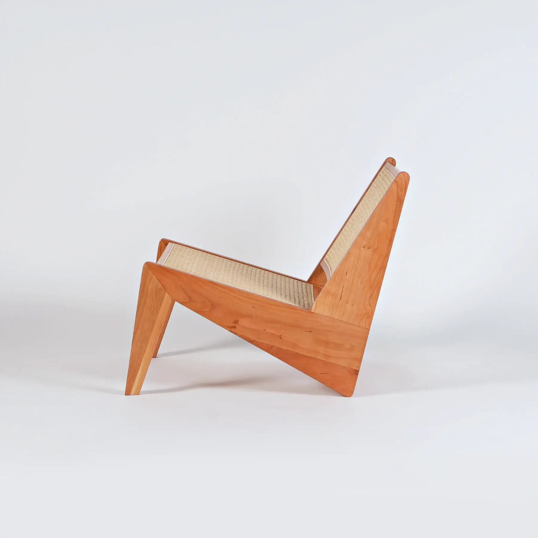 Akai Rika - Cherry Wooden & Rattan Loungesessel