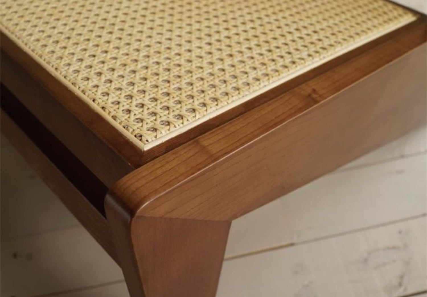 Akai Rika - Cherry Wooden & Rattan Loungesessel