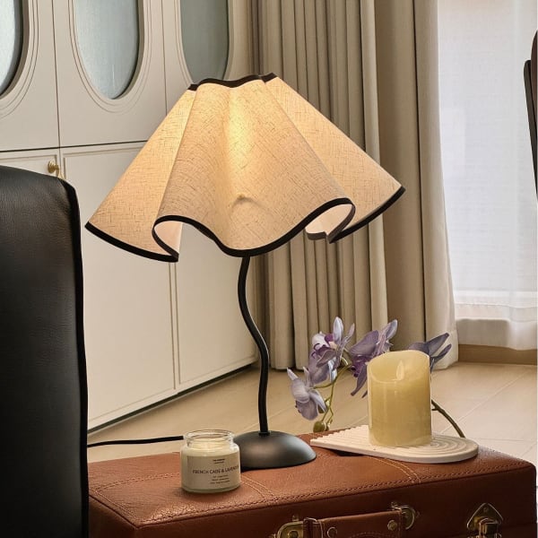H39 Miho Pleated S Tischlampe