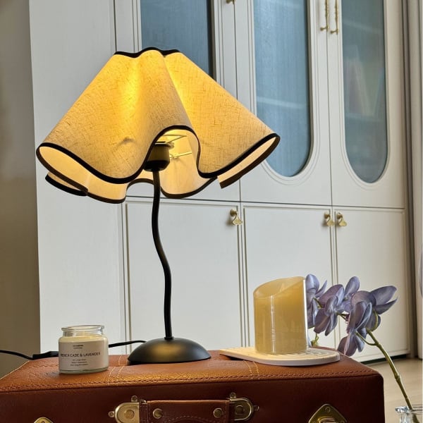 H39 Miho Pleated S Tischlampe