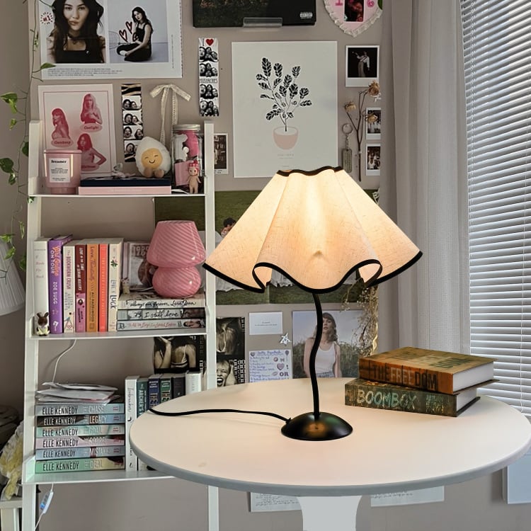H39 Miho Pleated S Tischlampe