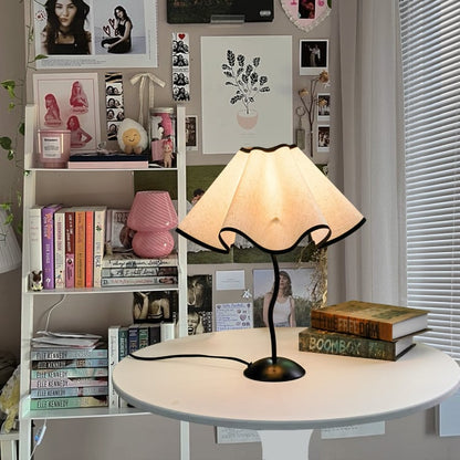 H39 Miho Pleated S Tischlampe