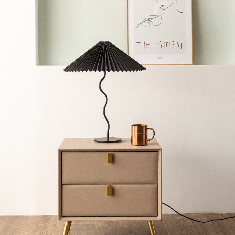 H54 Miho Pleated S Tischlampe