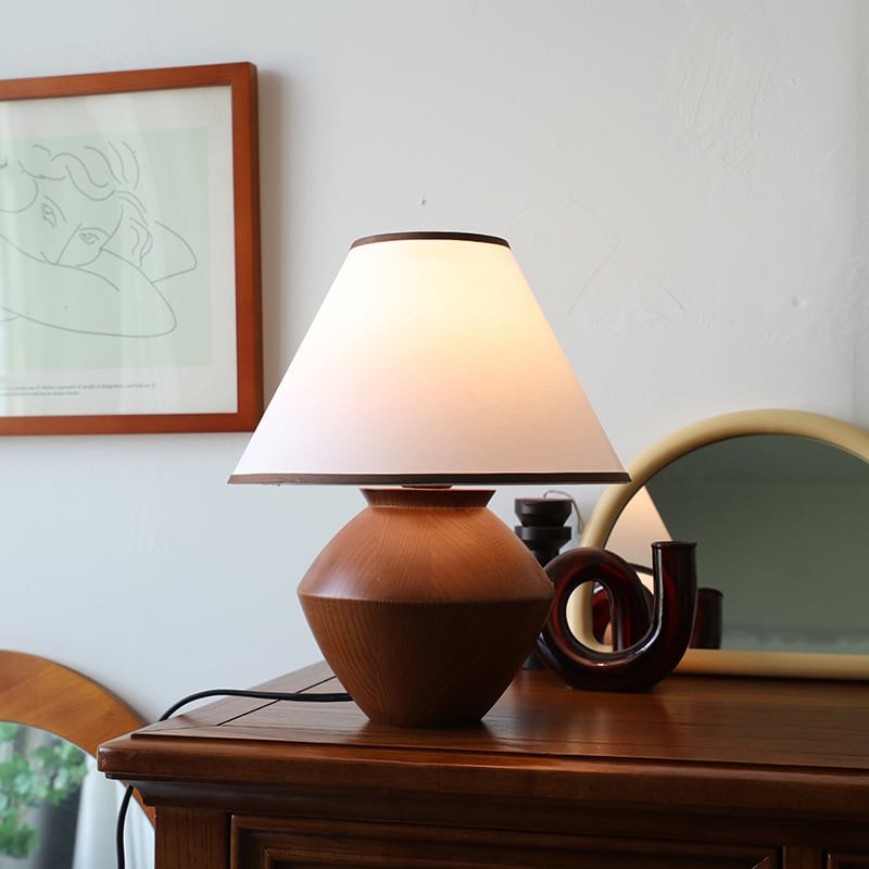 Amina - Irving Tischlampe Ash Wood mit Bettwäsche