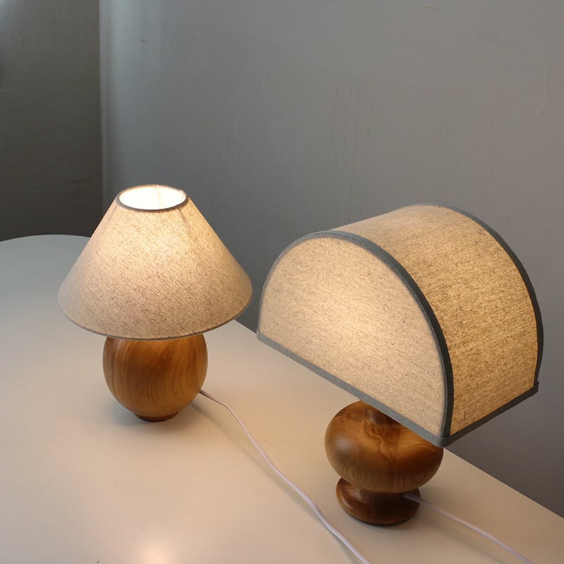 Amina - Irving Tischlampe Ash Wood mit Bettwäsche