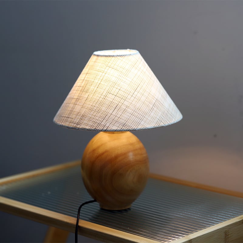 Amina - Irving Tischlampe Ash Wood mit Bettwäsche