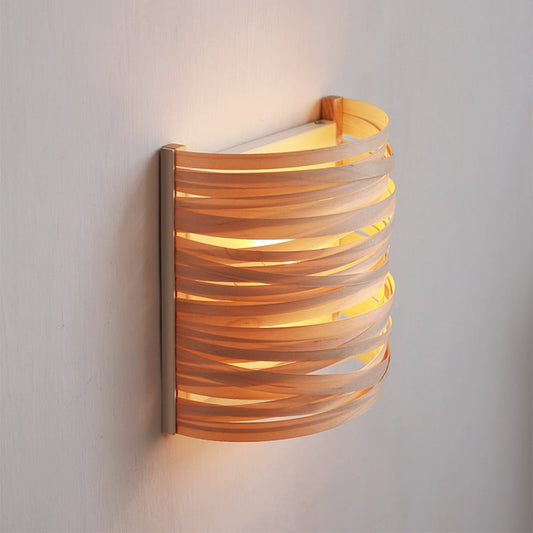 Kreuz aus Holz und Rattan Wandleuchte