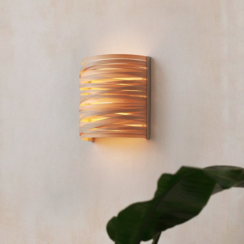 Kreuz aus Holz und Rattan Wandleuchte