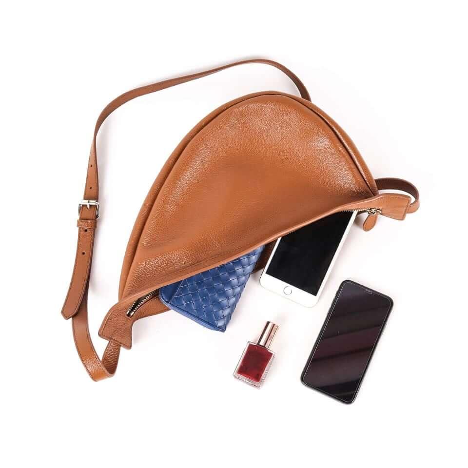TROW Banane - Braunes Leder Große schlaffe Bananentasche | Gebogene Crossbody Bag