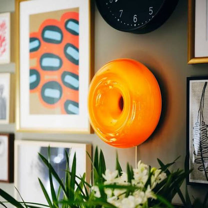 Varma LED Tisch / Wand Donut Lampe - Bernstein