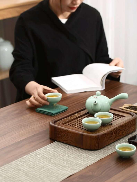 Einfaches kleines Wenge Wood Tea Tray + Ein Topf Vier Tassen Trockenbrauen-Set